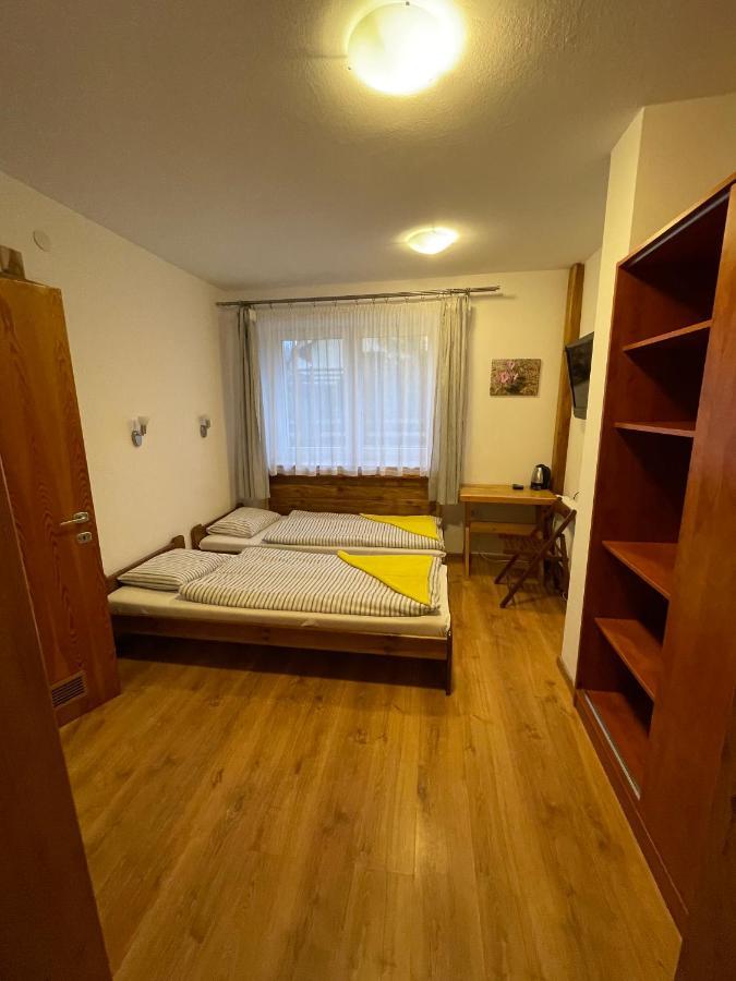 Gosciniec Ozna Hotel Kiczora Exterior photo